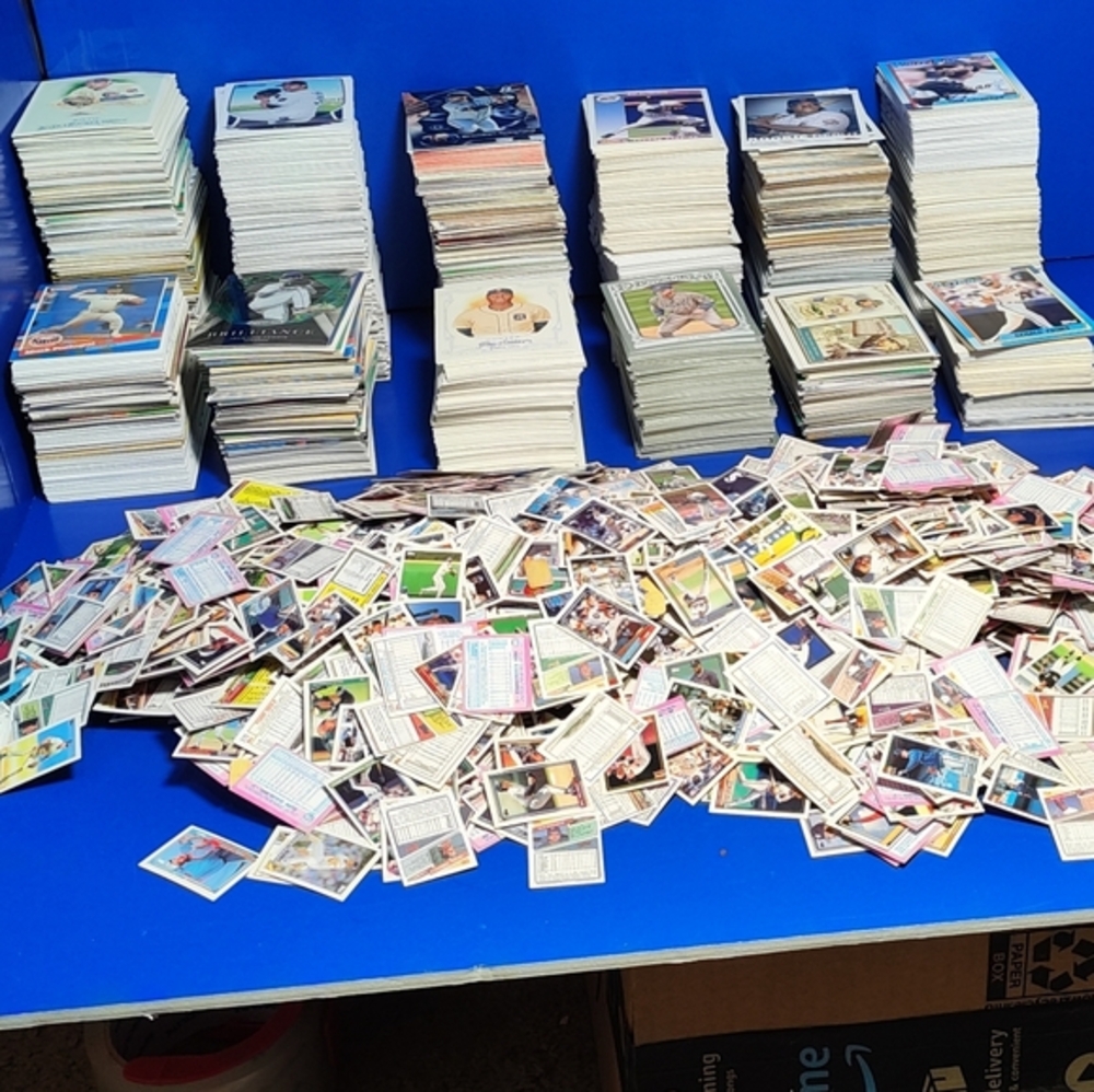 Topps Chrome base #200 huge baseball card lot mini Coin, possible hof or…
